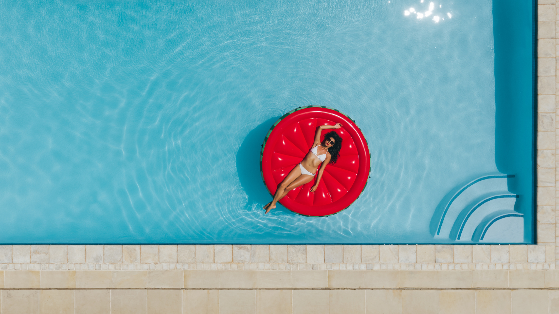 panneaux solaires et piscine
